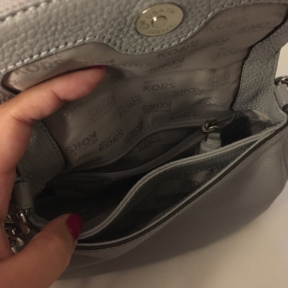Michael Kors small Bedford crossbody in Gray - Picture 4 of 11